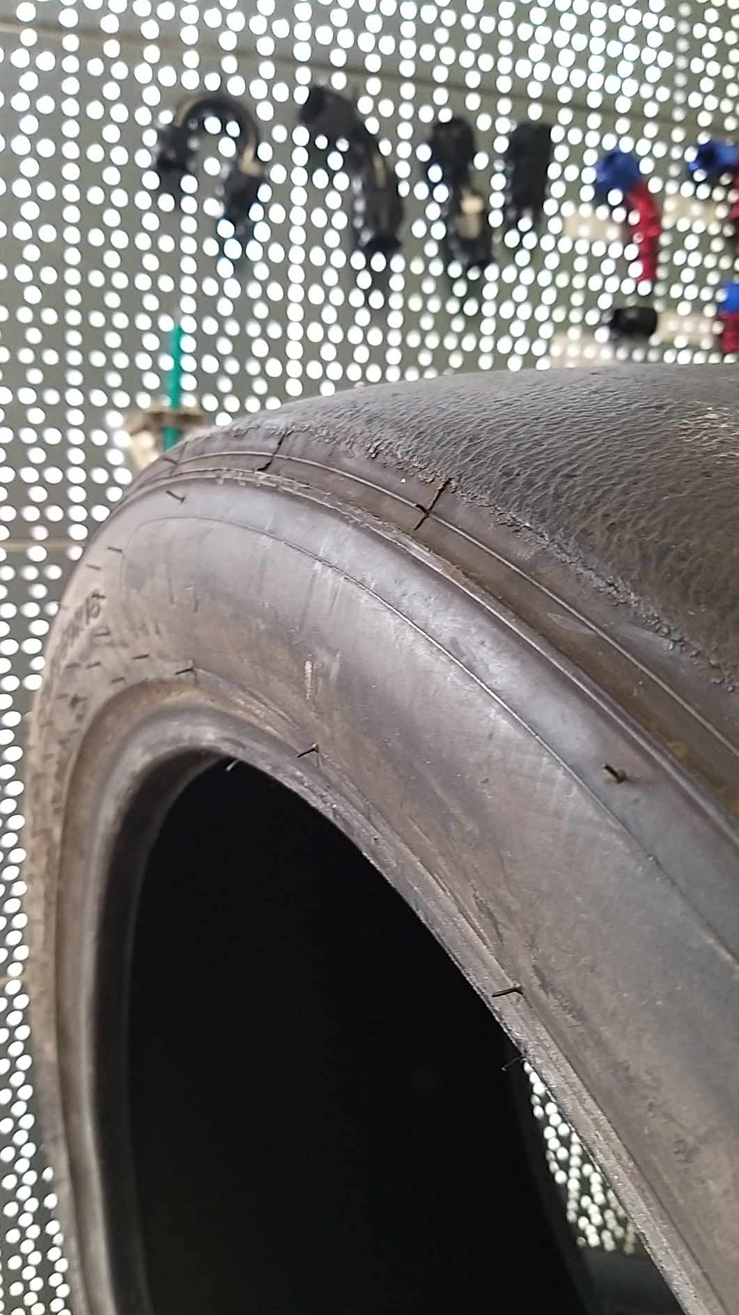 Hankook Slick 260/660 R18